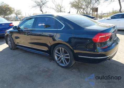 2016 Volkswagen Passat 1.8T R-Line z USA, uszkodzony, nr VIN 1VWAT7A37GC041938